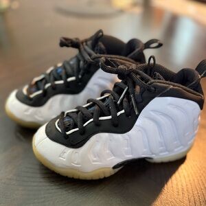 Nike little Posite one 11C
Black White, Royal ( Orlando home White)